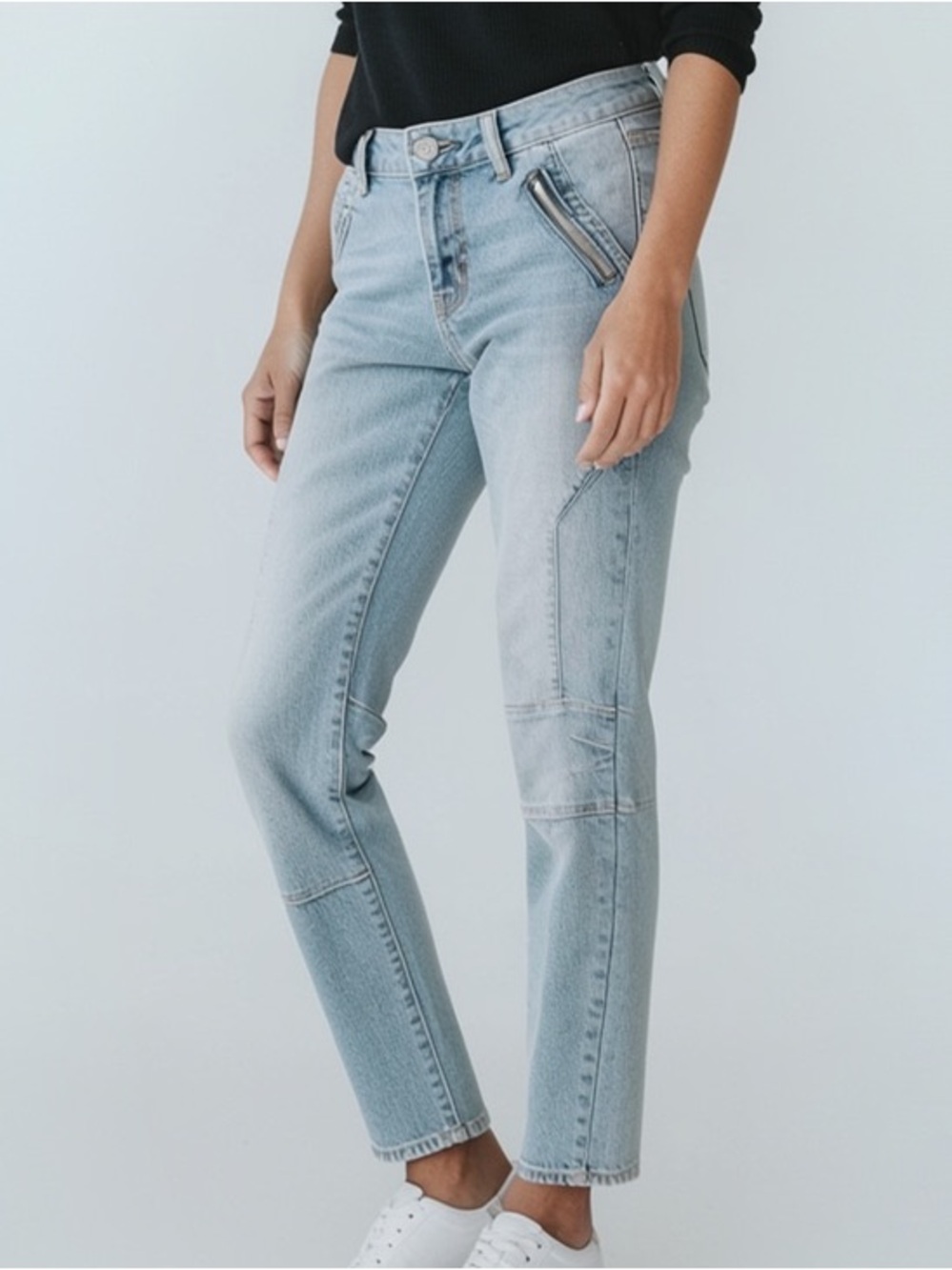 American Eagle Outfitters Women’s Light Blue Straight Leg Moto Jeans